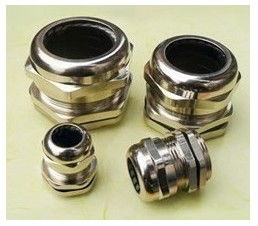 电子元件与金银制品的交汇 科技与艺术的完美融合